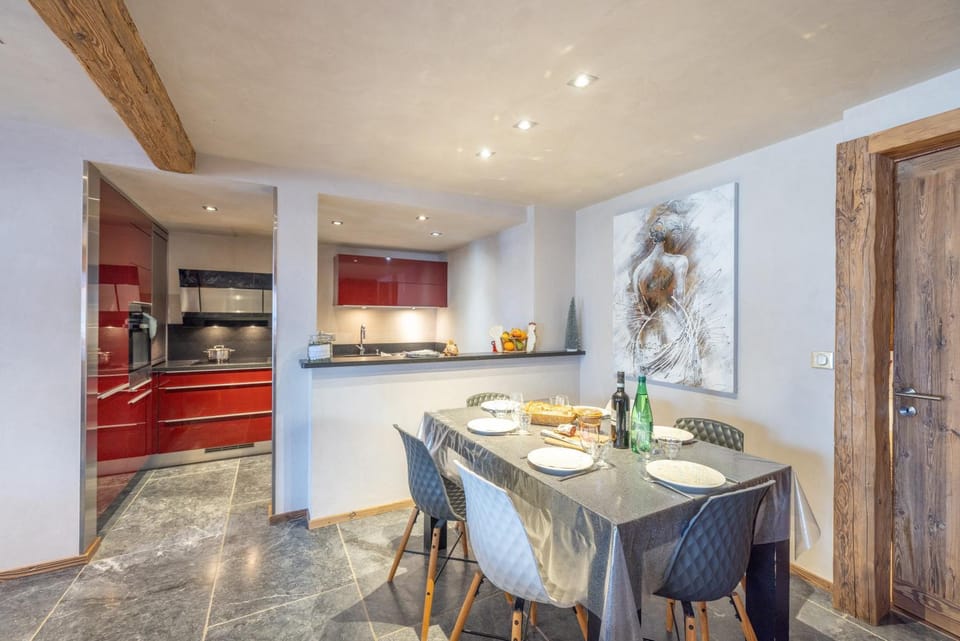 Property building, Kitchen or kitchenette, Living room