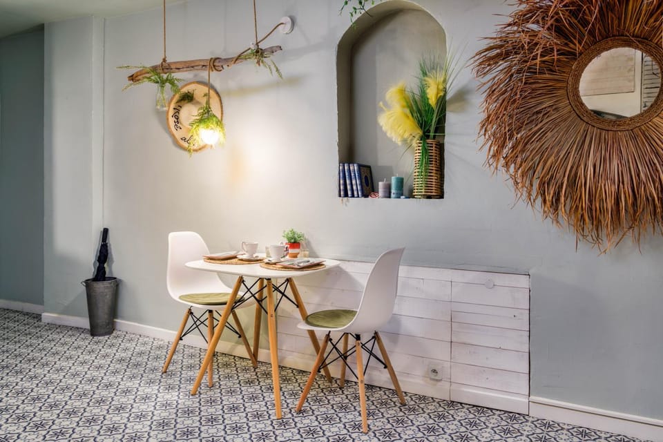 Living room, Decorative detail, Seating area, Dining area