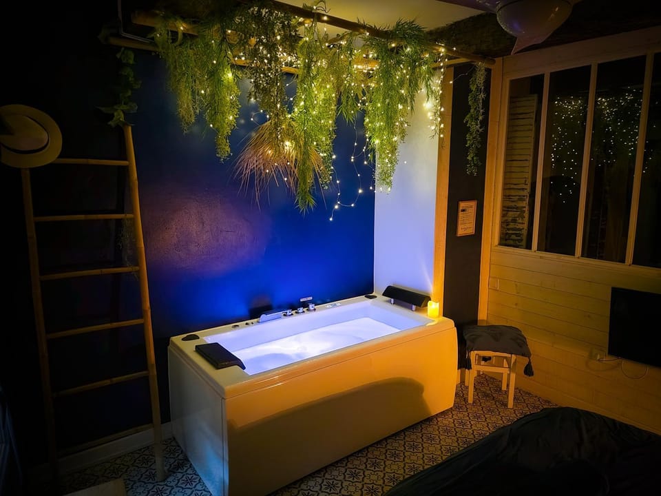 Hot Tub, Hot Tub, Spa and wellness centre/facilities