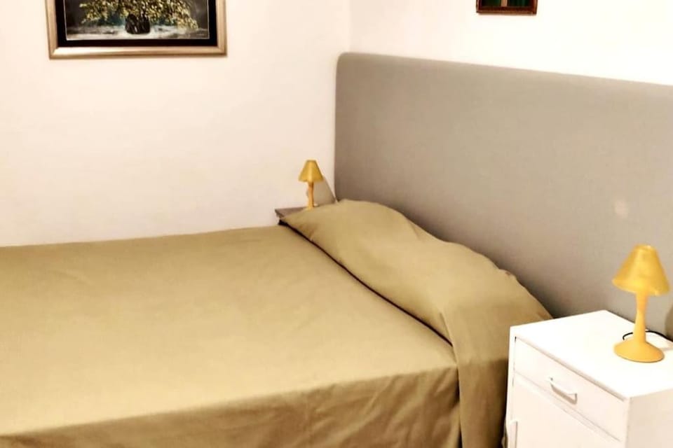 Bed, Bedroom, wardrobe, air conditioner