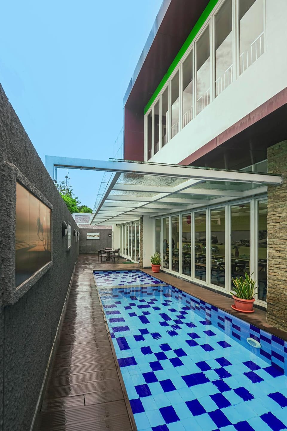 Swimming pool