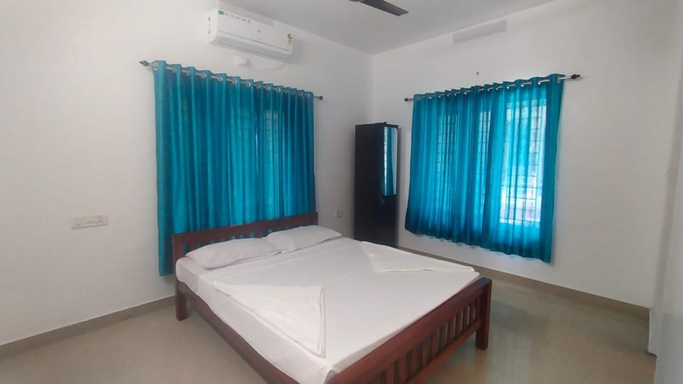 Bed, Photo of the whole room, air conditioner