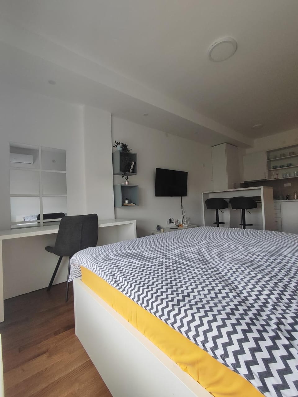 Bed, Photo of the whole room, Bedroom