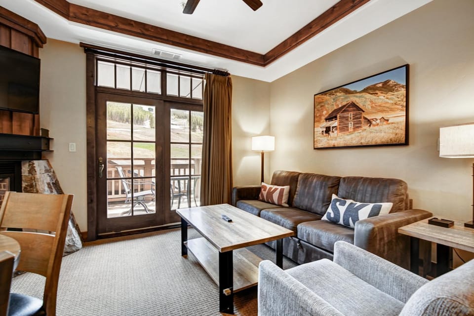 Luxury 1 Bedroom Condo with Slopeside View condo Apartment in Breckenridge