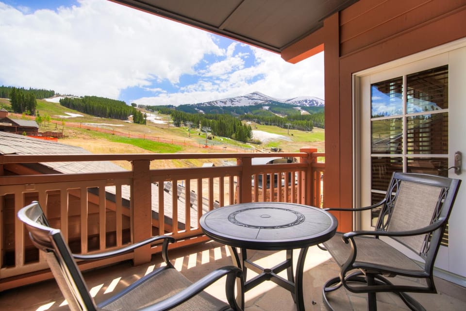 Luxury 1 Bedroom Condo with Slopeside View condo Apartment in Breckenridge
