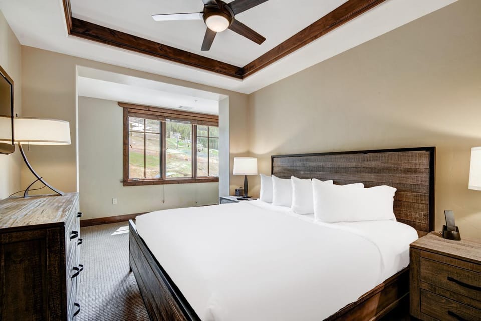 Luxury 1 Bedroom Condo with Slopeside View condo Apartment in Breckenridge