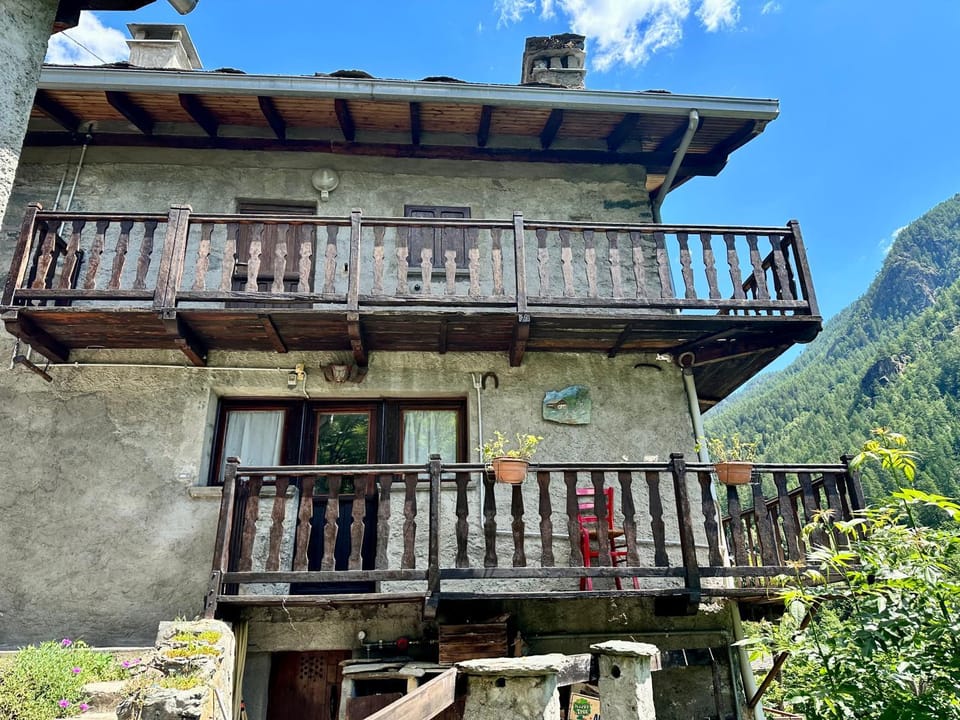 Property building, Spring, Day, Natural landscape, Winter, Balcony/Terrace, Mountain view