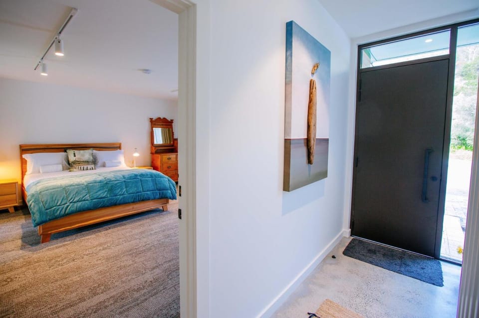 Welcome to Whale Song Apartment in Albany