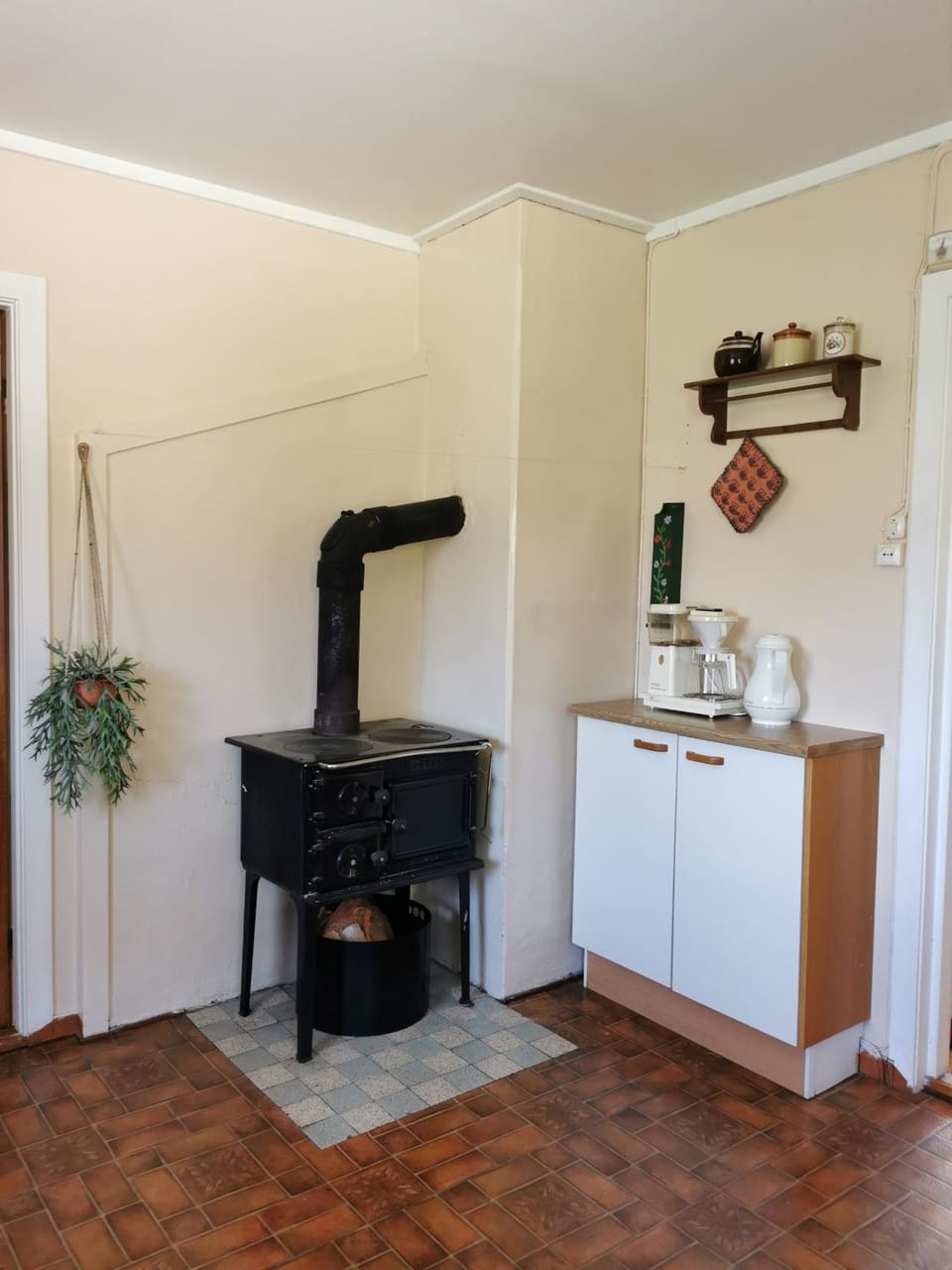 Coffee/tea facilities, fireplace