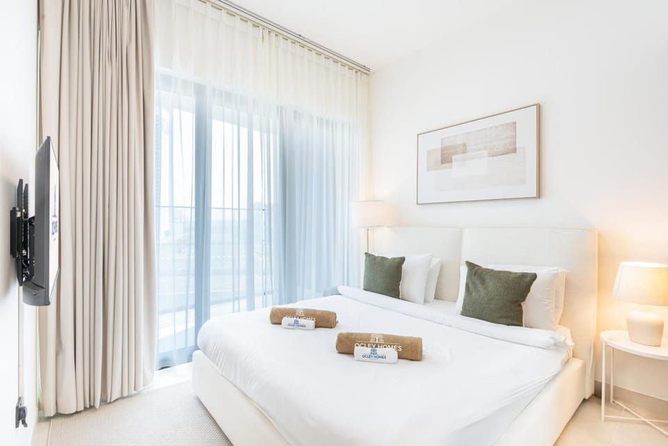 Bed, TV and multimedia, Photo of the whole room, Bedroom, towels