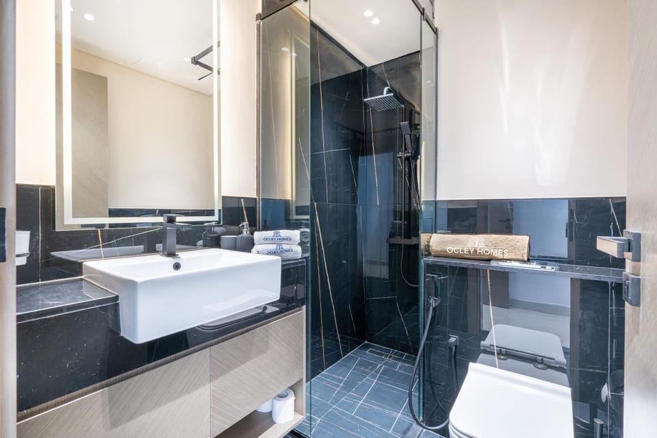 Shower, Toilet, Bathroom, towels