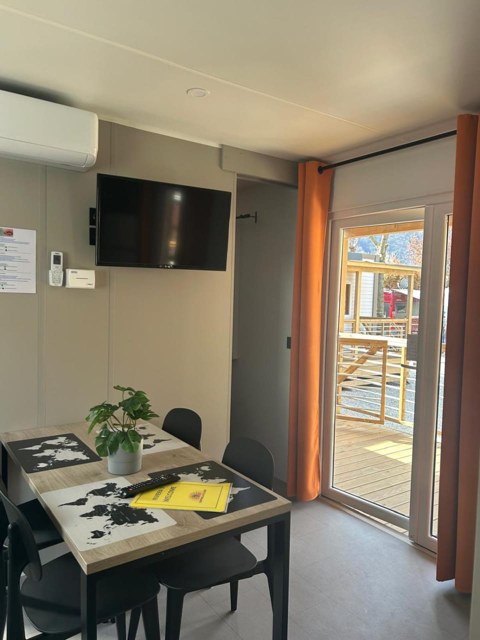 Communal lounge/ TV room