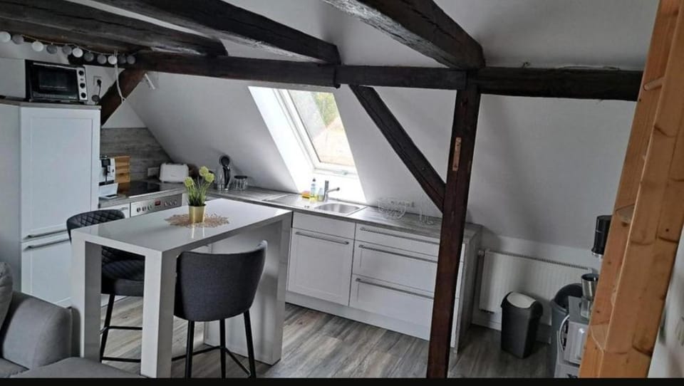 Kitchen or kitchenette, Dining area, stove