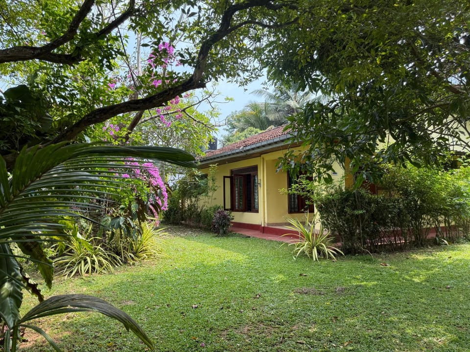 Hill Side Kings Villa (Colonial Bungalow) Campground/ 
RV Resort in Hikkaduwa