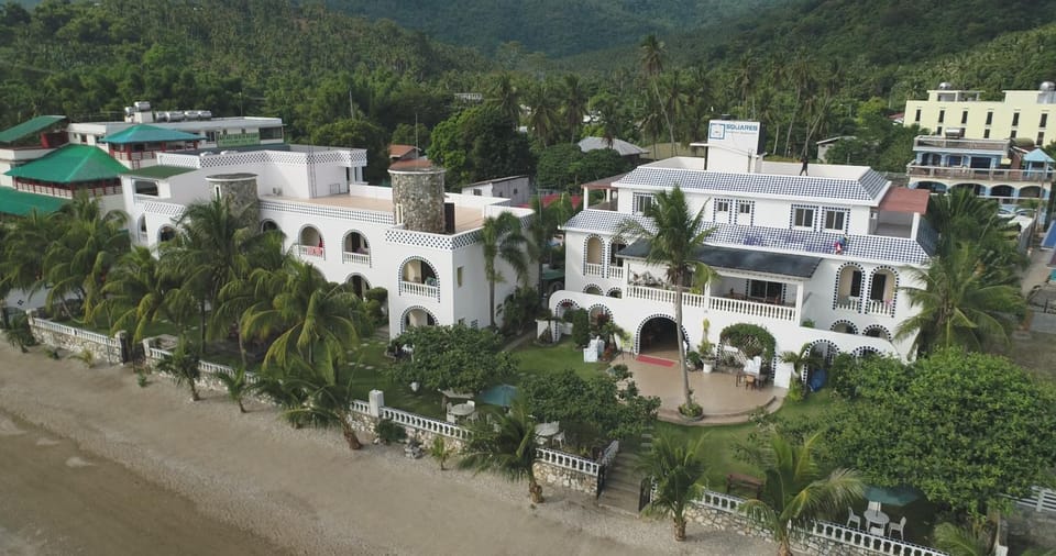 Squares Beachside Apartments Bed and Breakfast in Puerto Galera