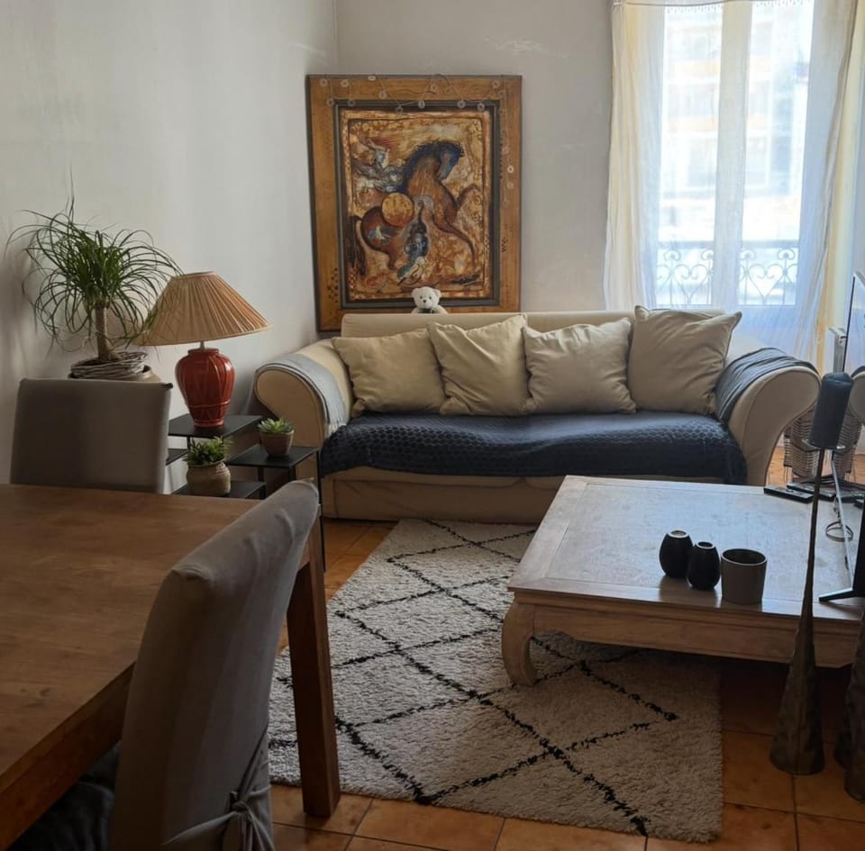 Room for NUDISTS near Nice port in a shared apartment Campground/ 
RV Resort in Nice