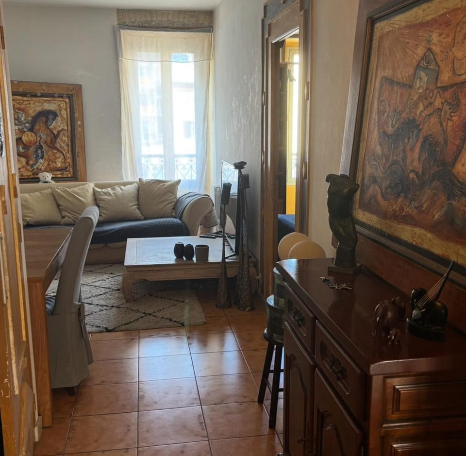 Room for NUDISTS near Nice port in a shared apartment Campground/ 
RV Resort in Nice