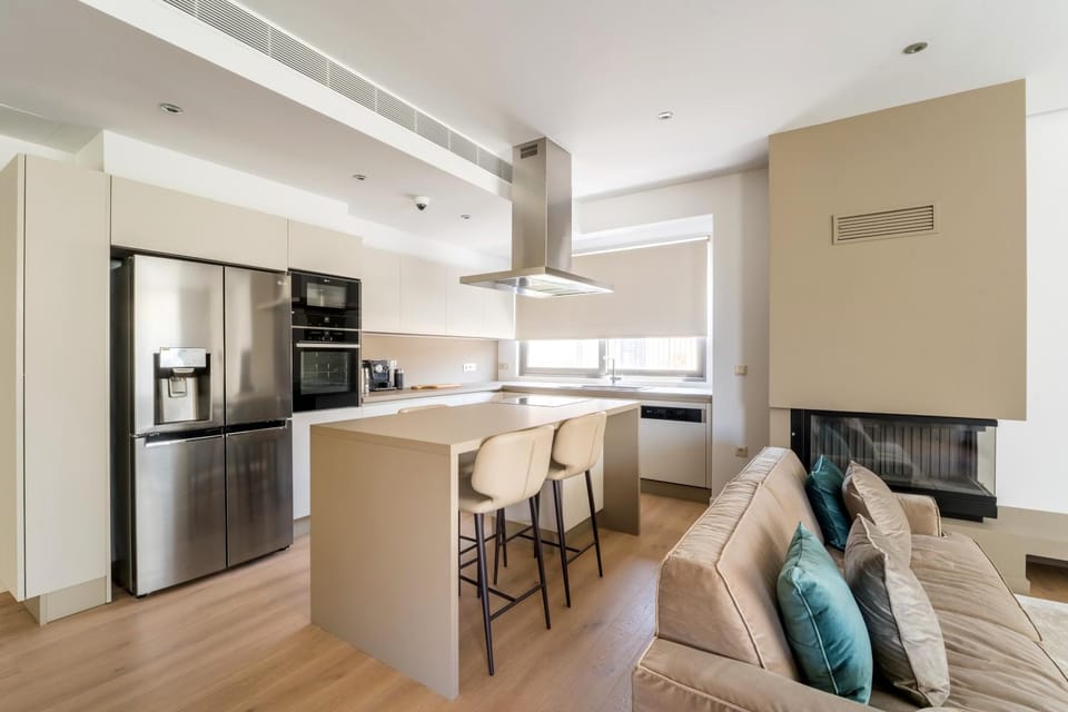 Kitchen or kitchenette, Dining area, oven, stove