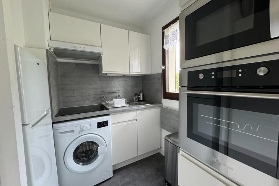 Modern apartment with direct beach access Apartment in Cabourg