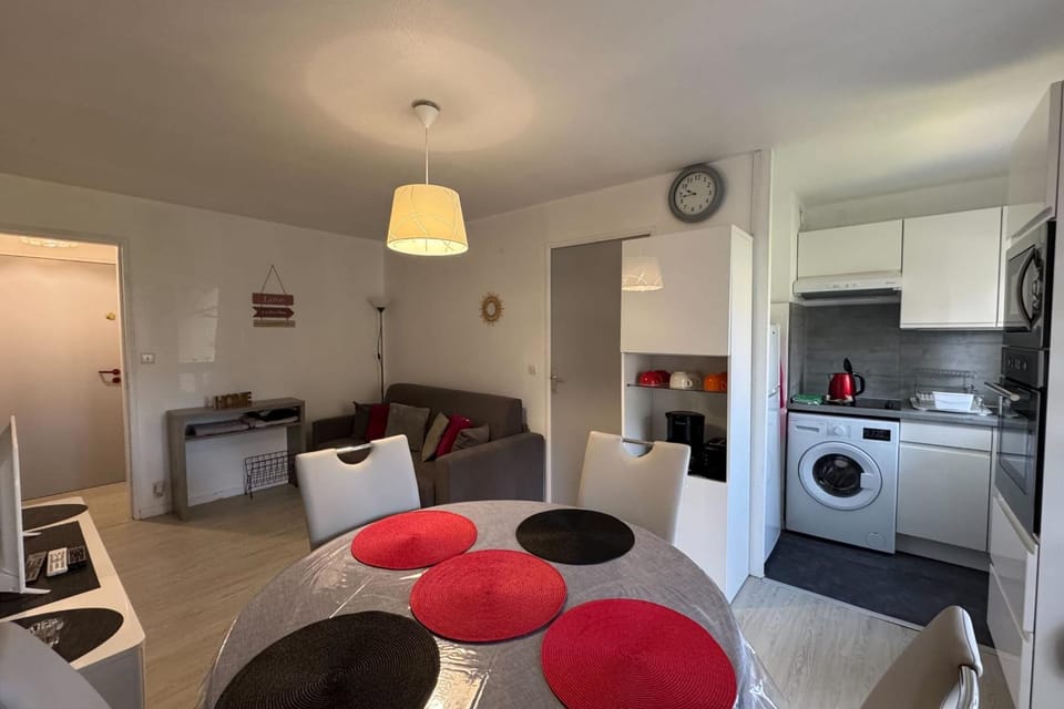 Modern apartment with direct beach access Apartment in Cabourg