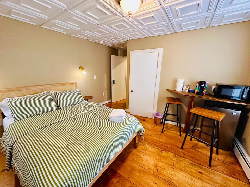 Simple & Convenient Downtown Living Apartment in South Portland