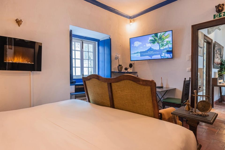 Room in Historical Sintra Center with Snooker - Sintra WOW Bed and Breakfast in Sintra