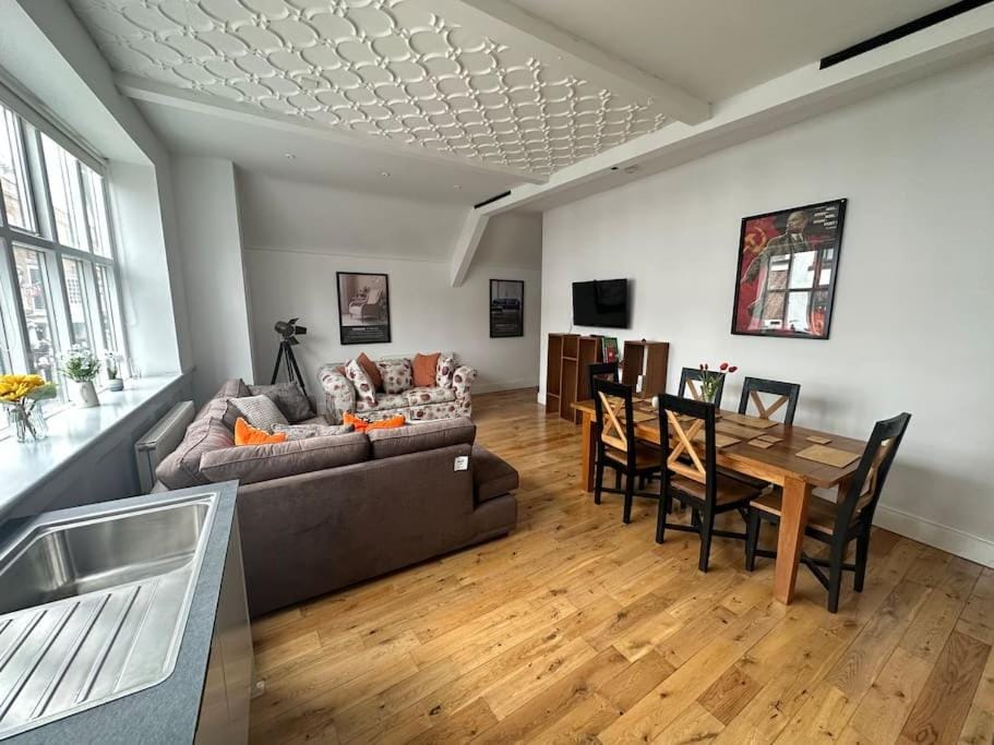 Superb City Centre apt with parking Apartment in Chester