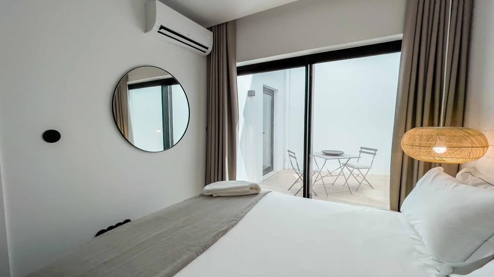 Bed, Bedroom, air conditioner