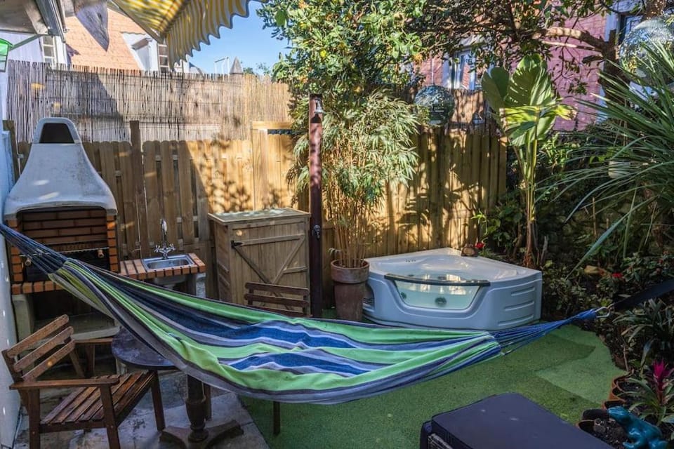 Unique Tiny Smart Home with Private Garden, Jacuzzi - Sintra WOW House in Sintra