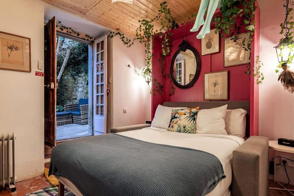 Unique Tiny Smart Home with Private Garden, Jacuzzi - Sintra WOW House in Sintra