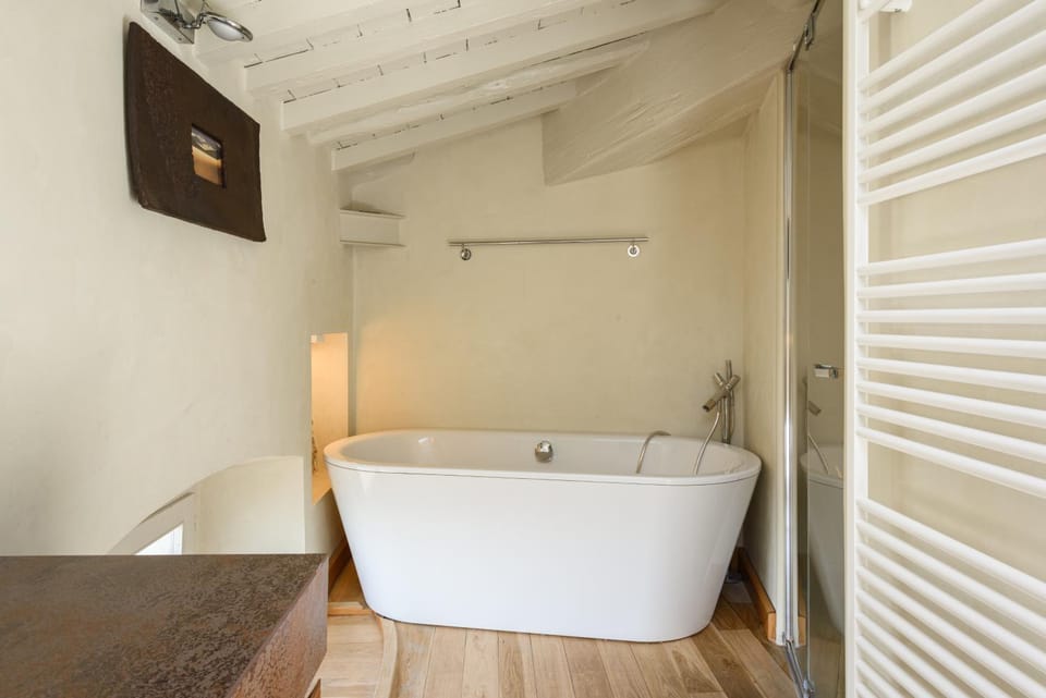 GOLDEN LUXE - Botero Loft Design Penthouse Apartment in Pietrasanta