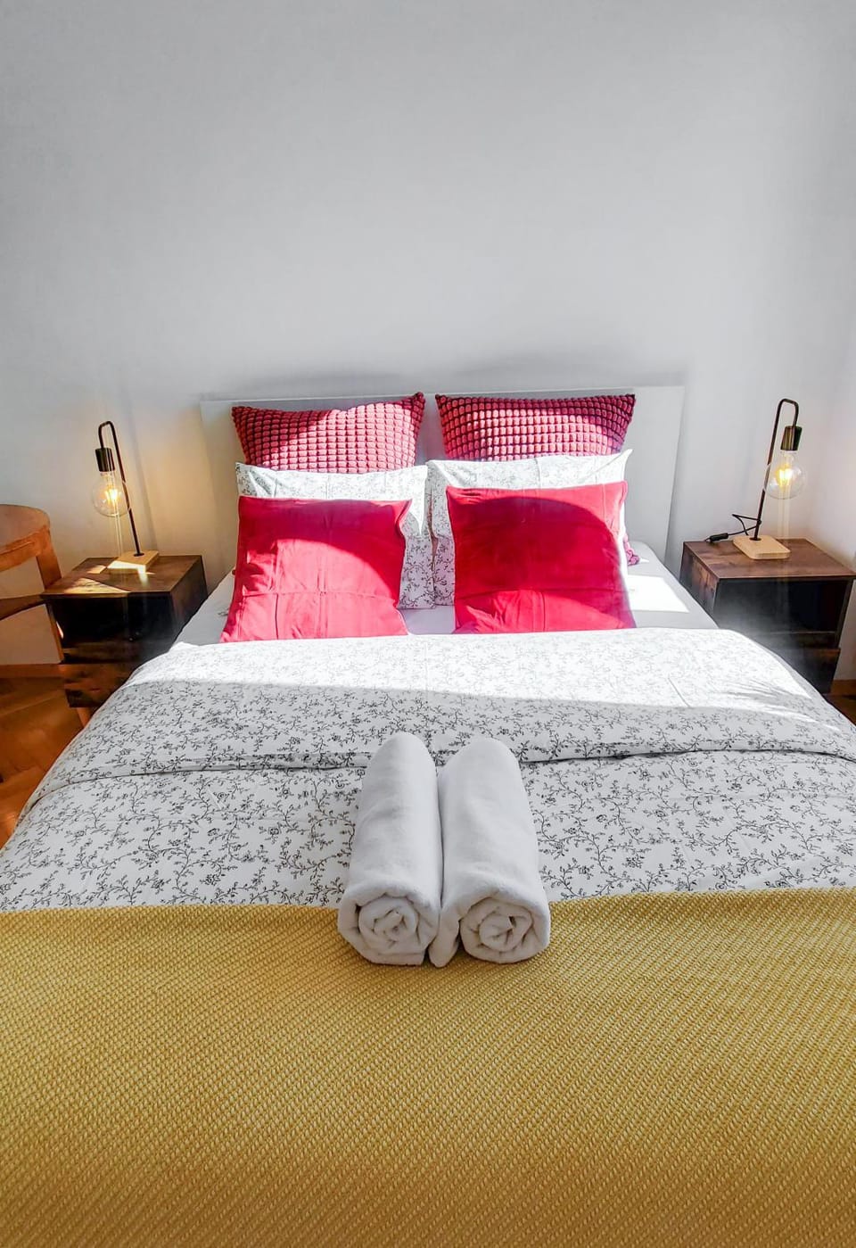Bed, Photo of the whole room, Bedroom, towels