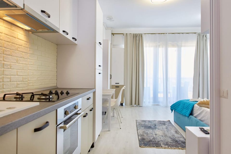 Kitchen or kitchenette, Dining area, stove