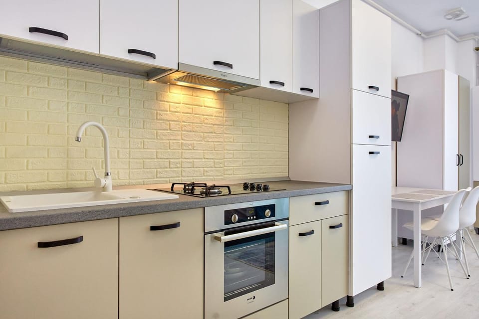 Kitchen or kitchenette, Dining area, oven, stove