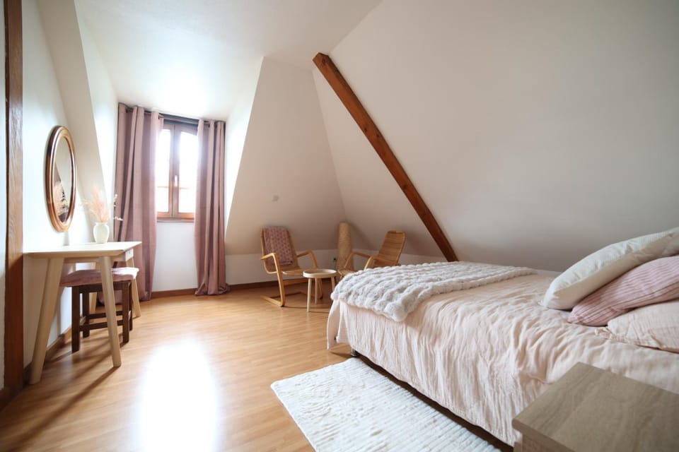 Bed, Photo of the whole room, Bedroom