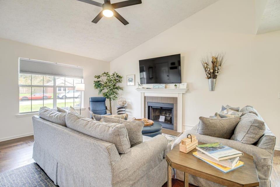 Near Dtwn & Beach: Savannah Home w/ Game Room! House in Jasper County