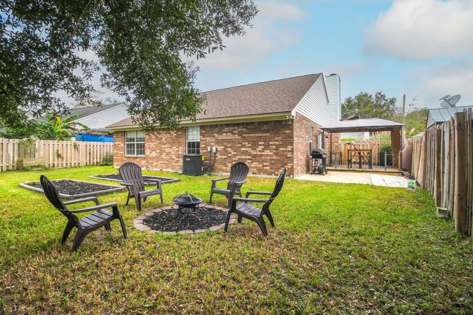 Near Dtwn & Beach: Savannah Home w/ Game Room! House in Jasper County