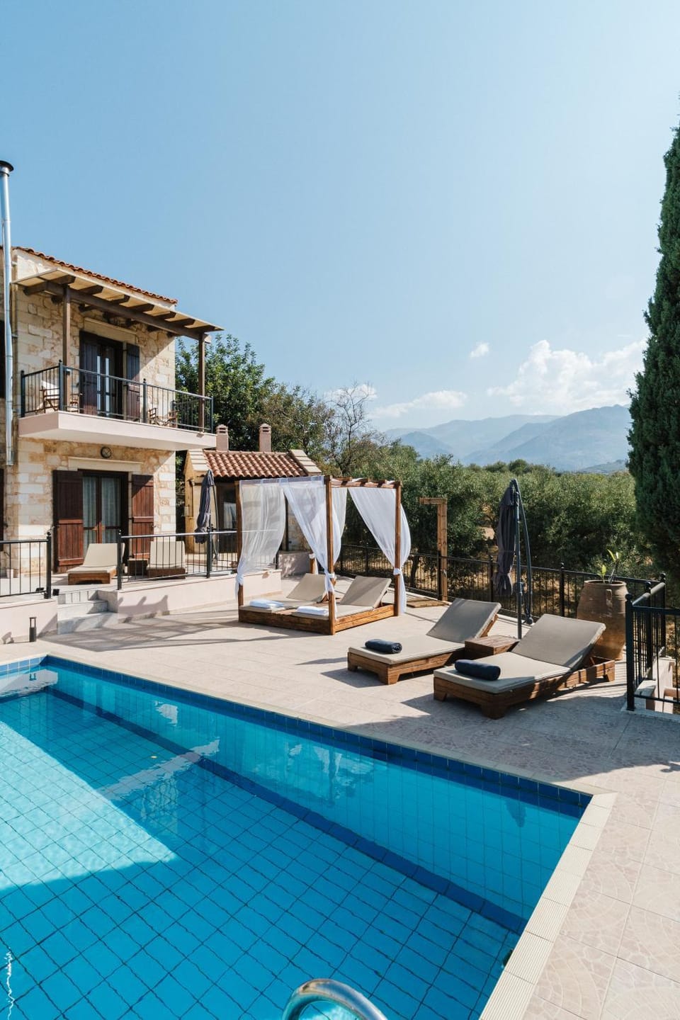 Property building, Day, Balcony/Terrace, Pool view, Swimming pool, sunbed