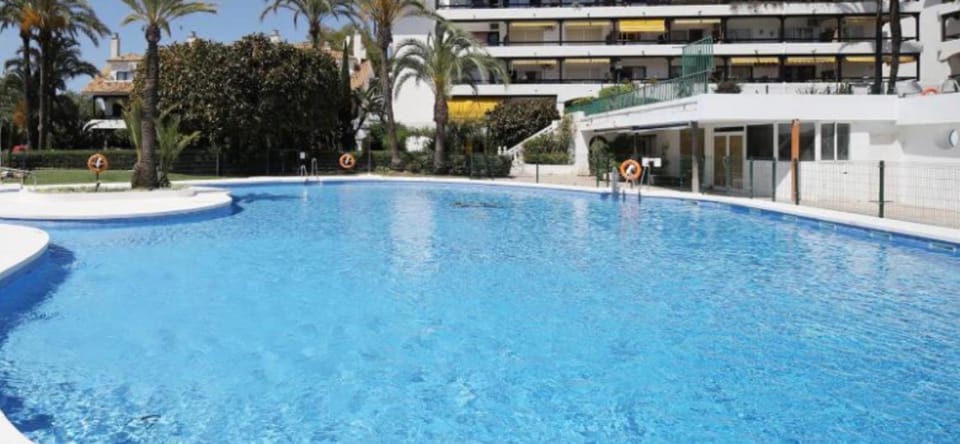 Marbella,apartment 2 bedroon,parking ,pool, Golden Mile Apartment in Marbella