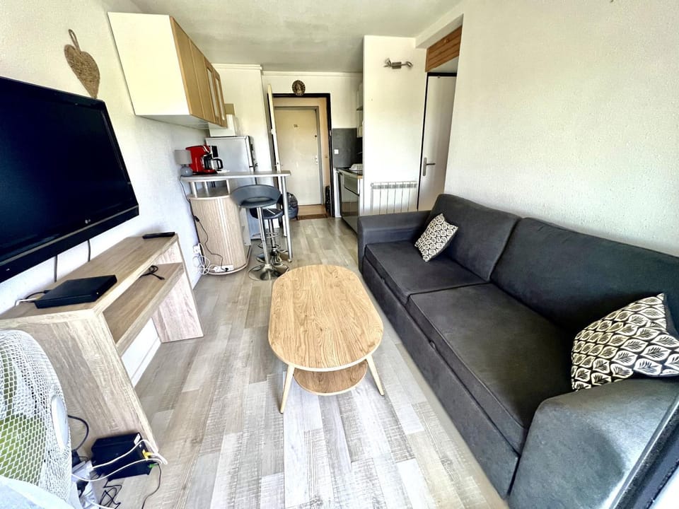 Communal lounge/ TV room, Living room