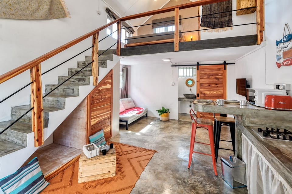 Kitchen or kitchenette, Living room, Seating area