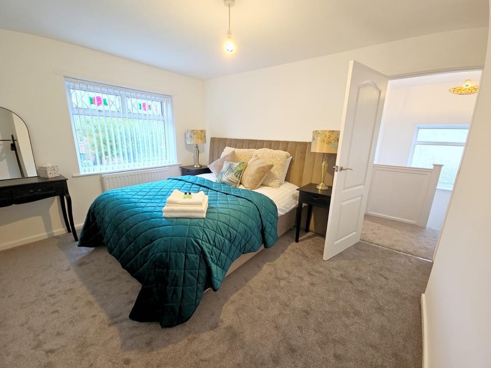 Spacious modern 3 bed home House in England