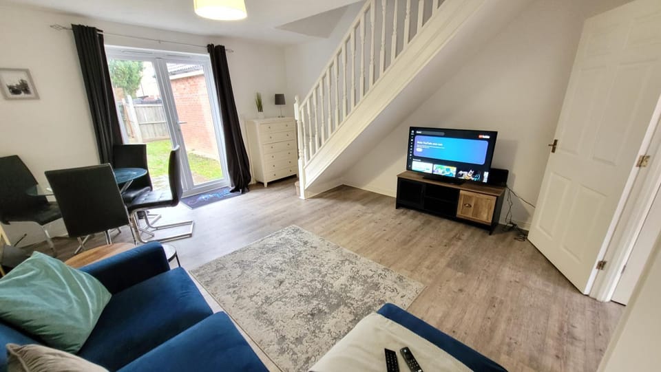 TV and multimedia, Living room, Dining area