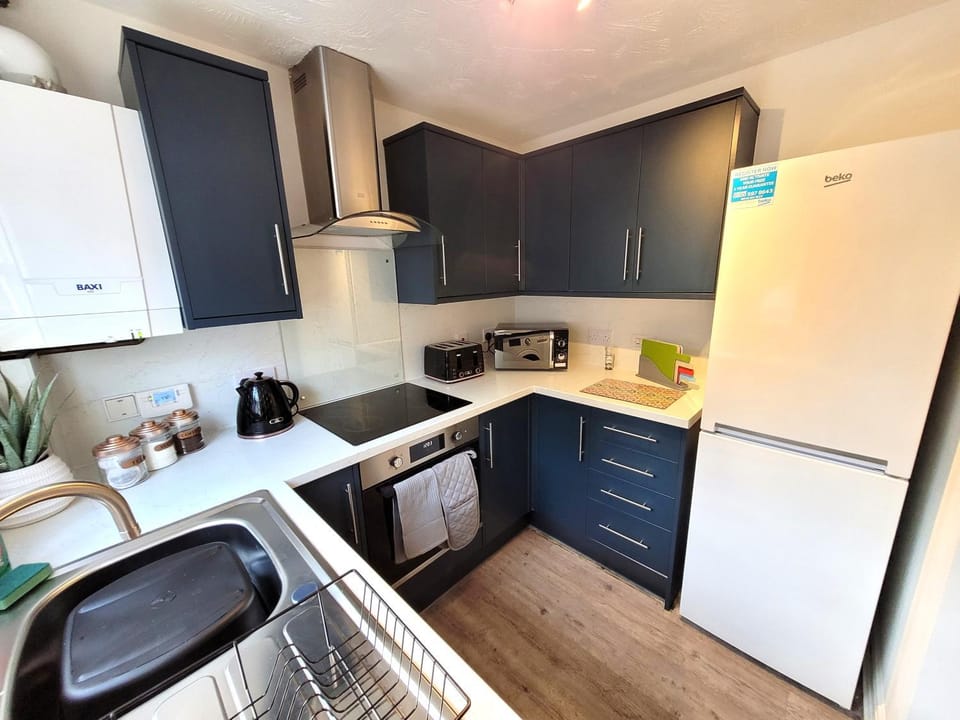 microwave, oven, stove, kitchen