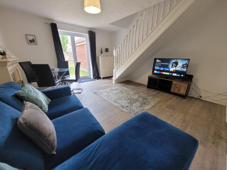 TV and multimedia, Living room, Dining area