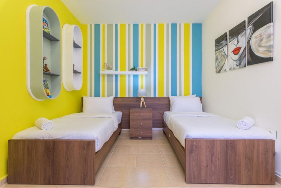 Photo of the whole room, Bedroom