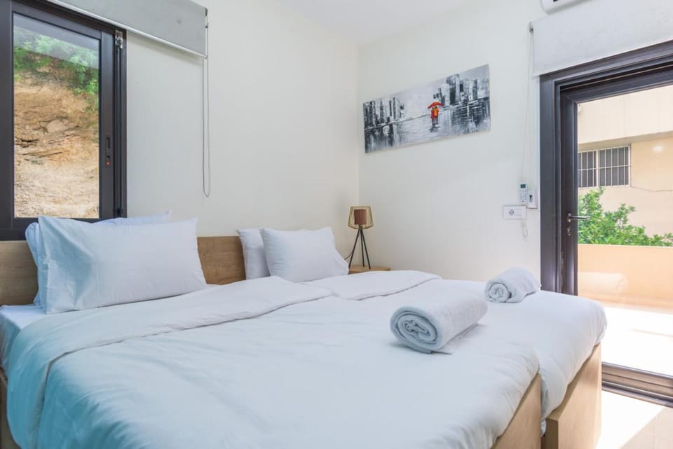 Bedroom, towels