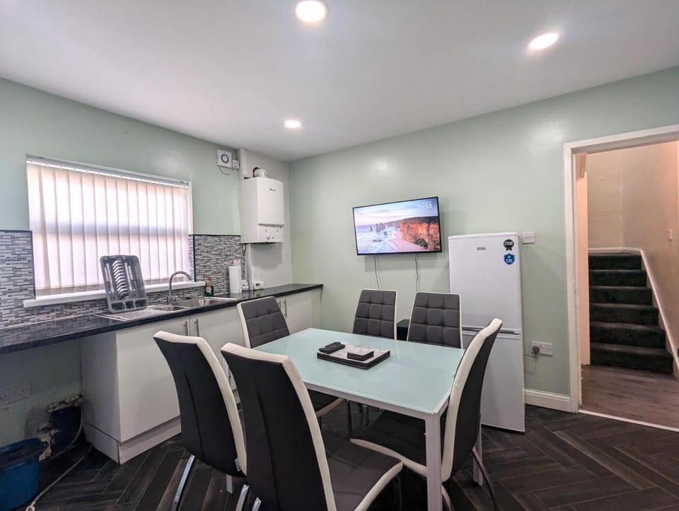 Spacious Powell Home Sleeps 11 6 bed 1 5 bath House in Manchester