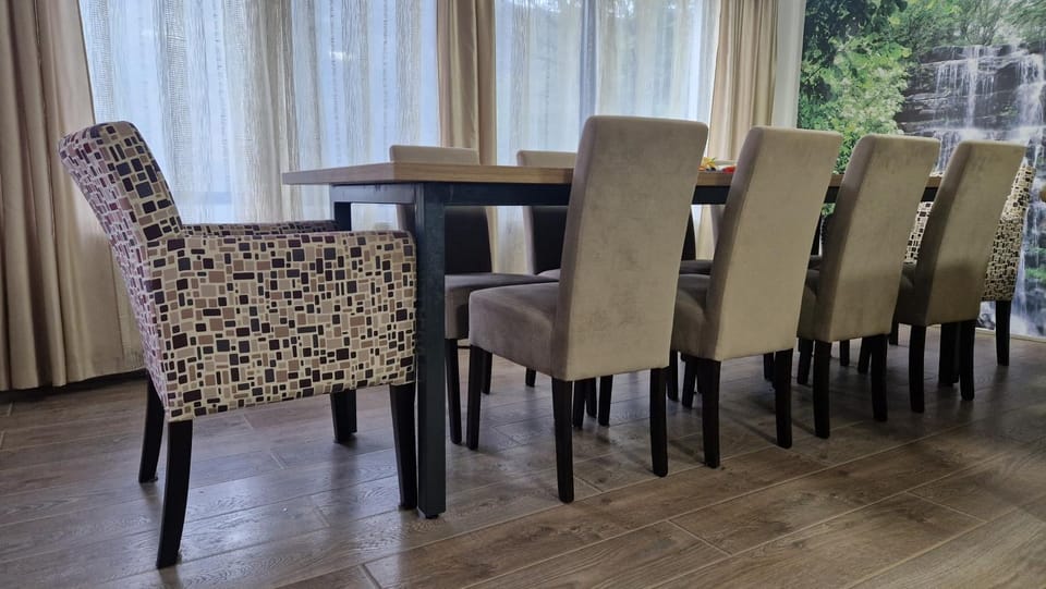 Seating area, Dining area