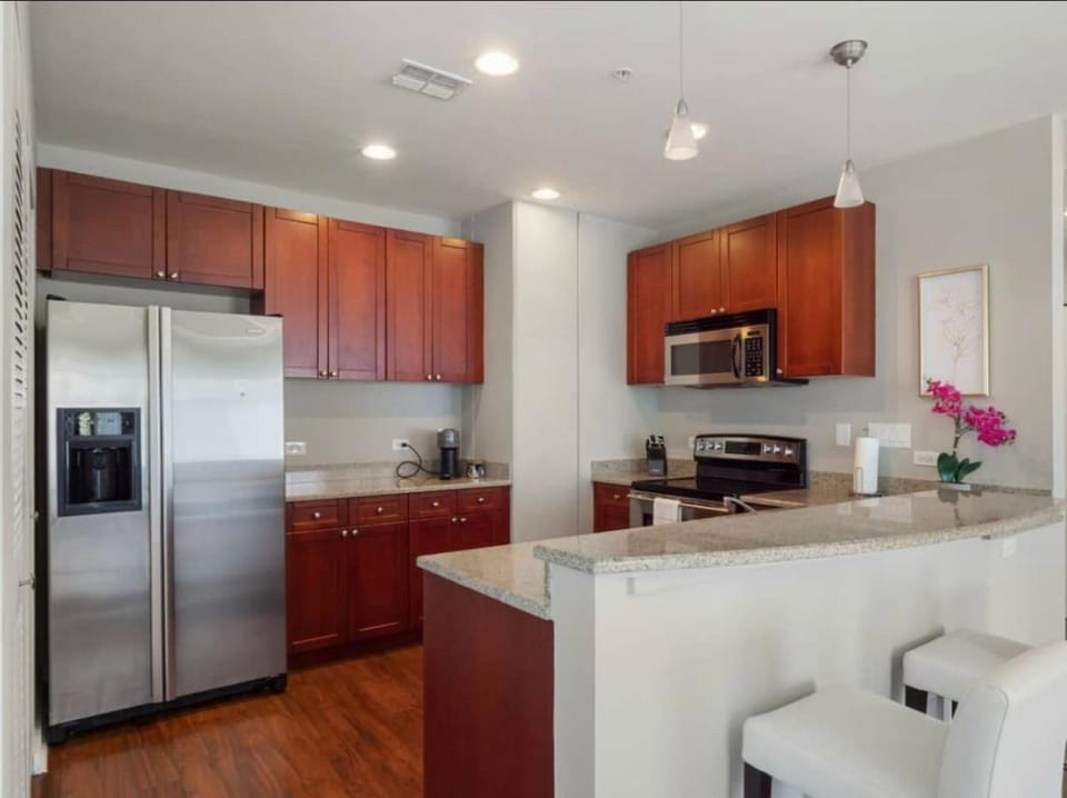 Extra Large 1 Bdrm Condo & Gym Apartment in Orlando